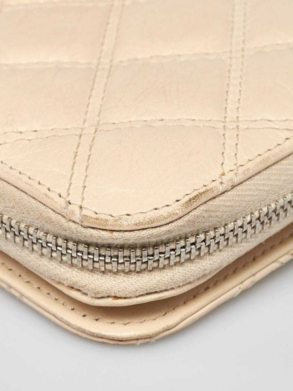Chanel Dark White Quilted Leather (PNY- Paris New York) Zippy Wallet - Picture 4 of 10